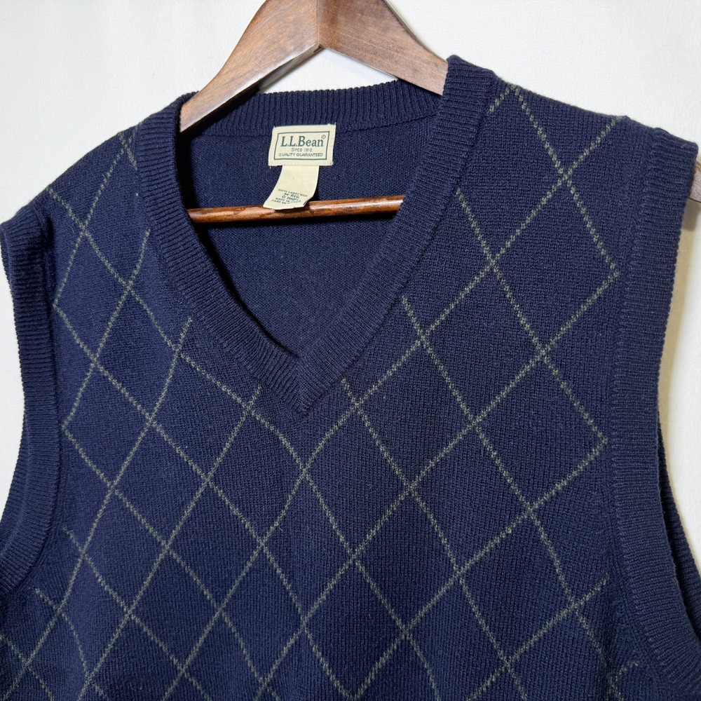 LL Bean Mens Navy Blue Argyle Lambswool V-Neck Sweater Vest Medium M-REG HNP1